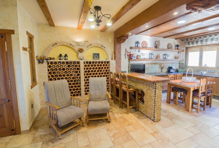 Image No.8-8 Bed Villa for sale