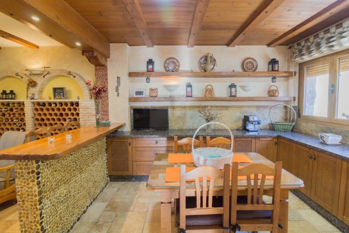 Image No.9-8 Bed Villa for sale