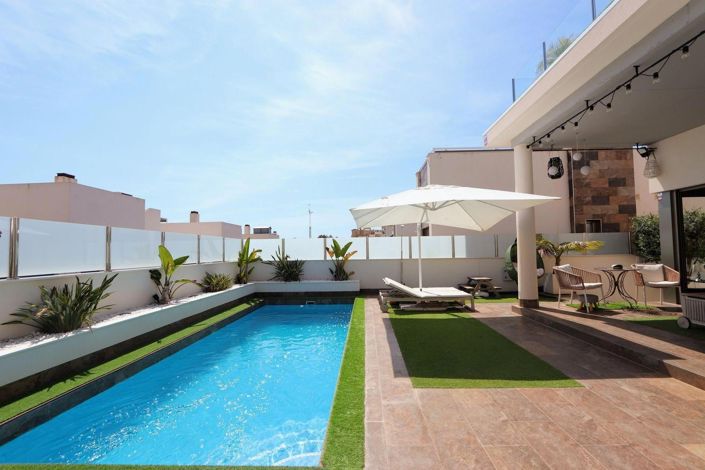 Image No.3-5 Bed Villa for sale