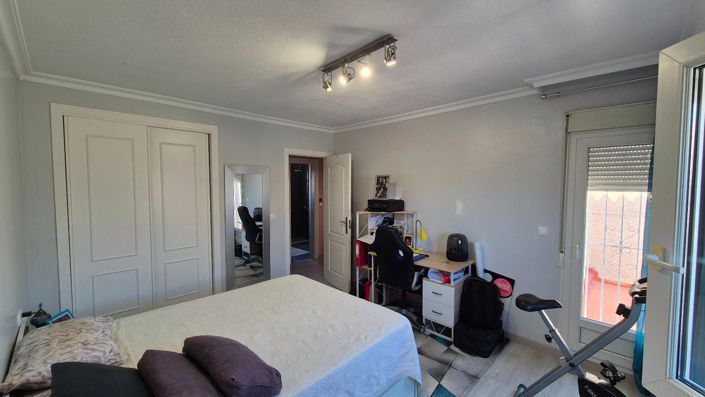 Image No.21-3 Bed House for sale