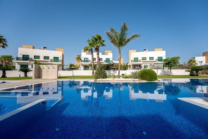 Image No.1-3 Bed Villa for sale
