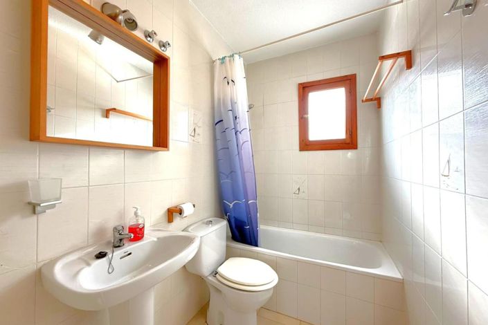 Image No.11-3 Bed House for sale