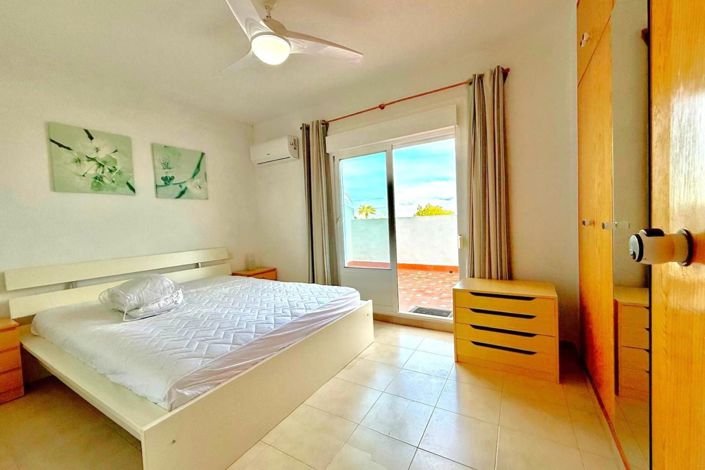 Image No.8-3 Bed House for sale