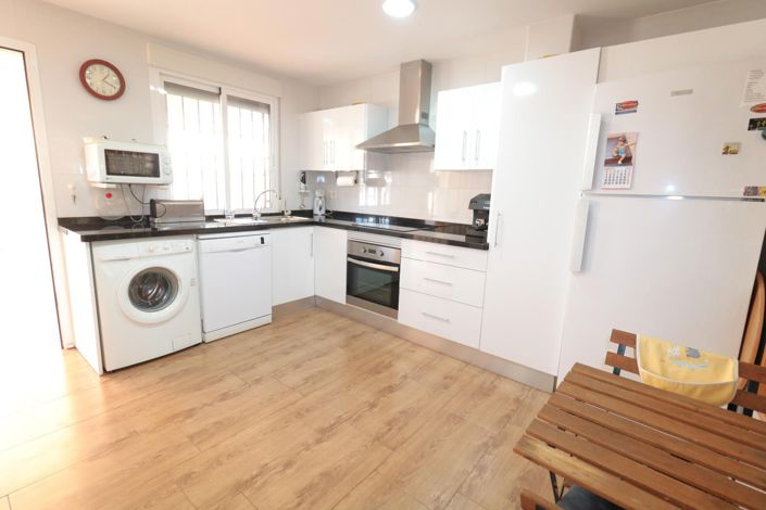 Image No.11-3 Bed House for sale