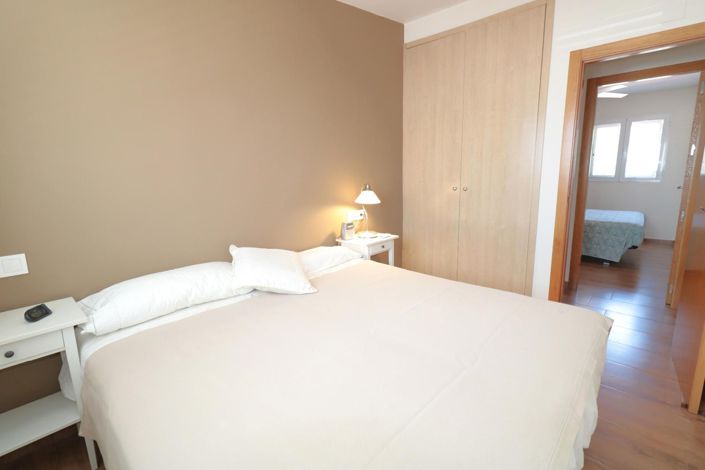 Image No.21-3 Bed House for sale