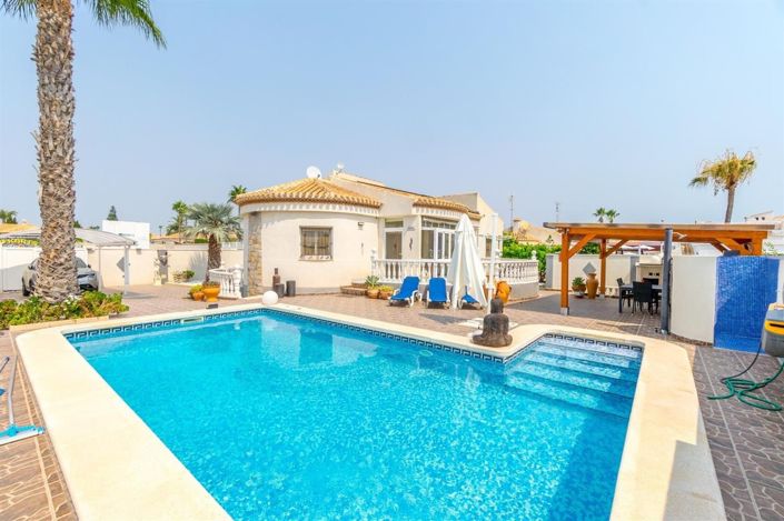 Image No.1-4 Bed Villa for sale