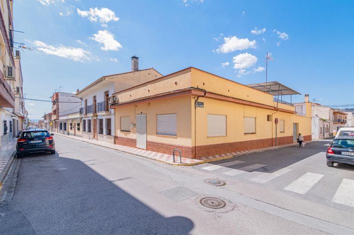 Image No.1-4 Bed House for sale