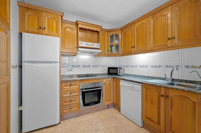 Image No.14-3 Bed House for sale