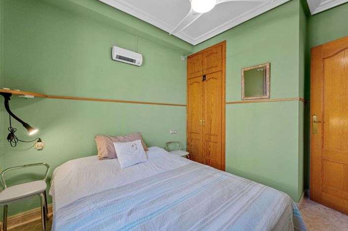 Image No.17-3 Bed House for sale