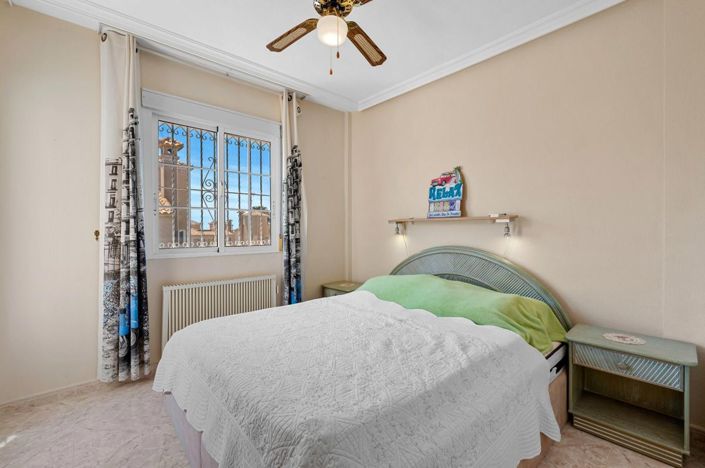 Image No.25-3 Bed House for sale