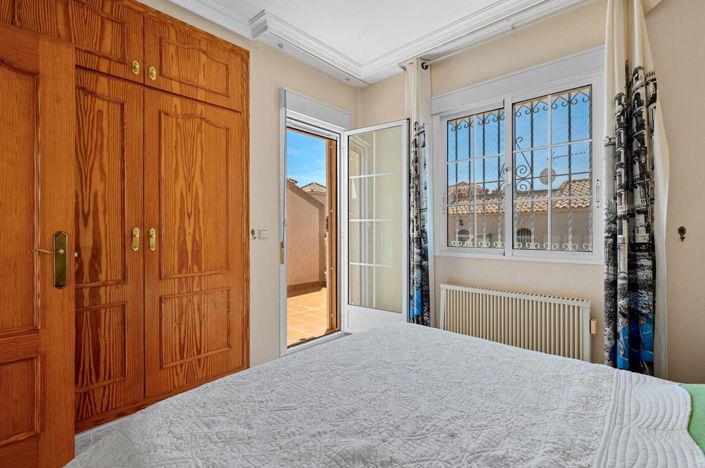 Image No.27-3 Bed House for sale