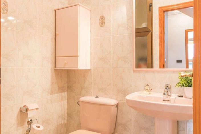 Image No.17-3 Bed House for sale