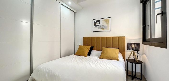 Image No.7-3 Bed House for sale