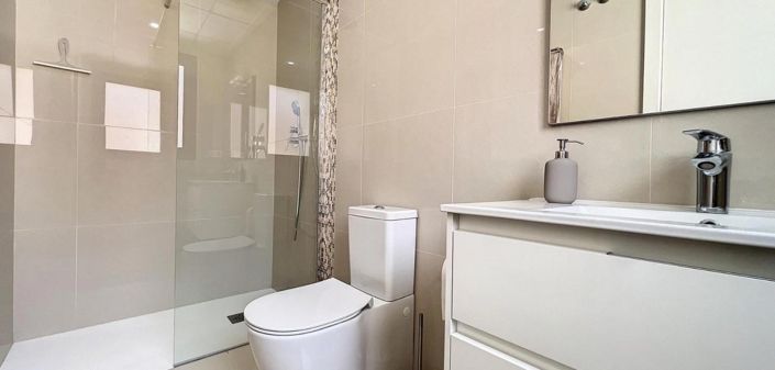 Image No.8-3 Bed House for sale