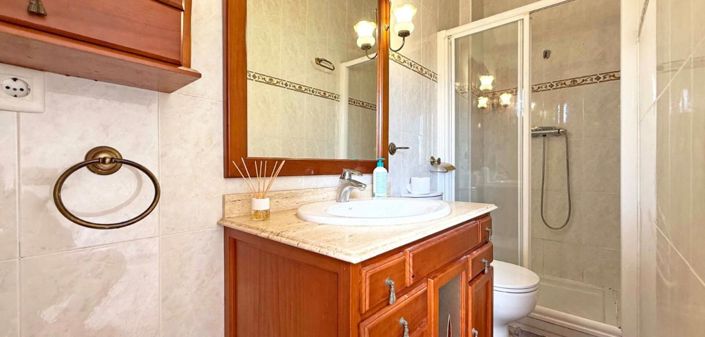 Image No.9-3 Bed House for sale