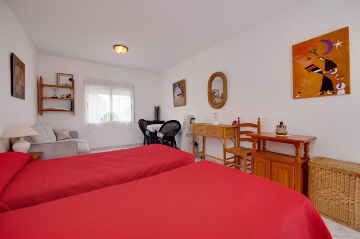 Image No.40-2 Bed House for sale