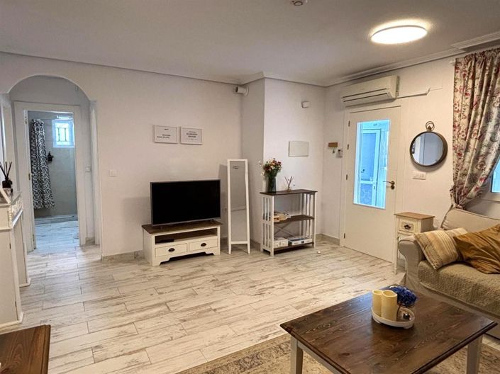 Image No.10-3 Bed House for sale