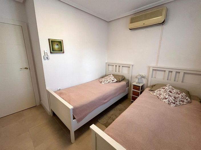 Image No.18-3 Bed House for sale