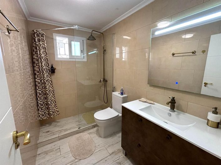 Image No.20-3 Bed House for sale