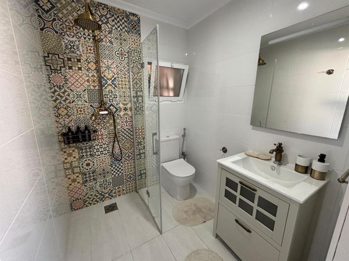 Image No.26-3 Bed House for sale