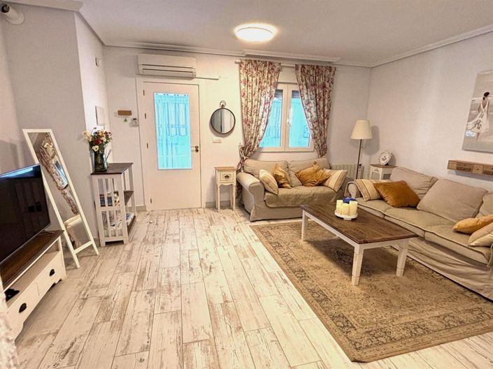 Image No.8-3 Bed House for sale