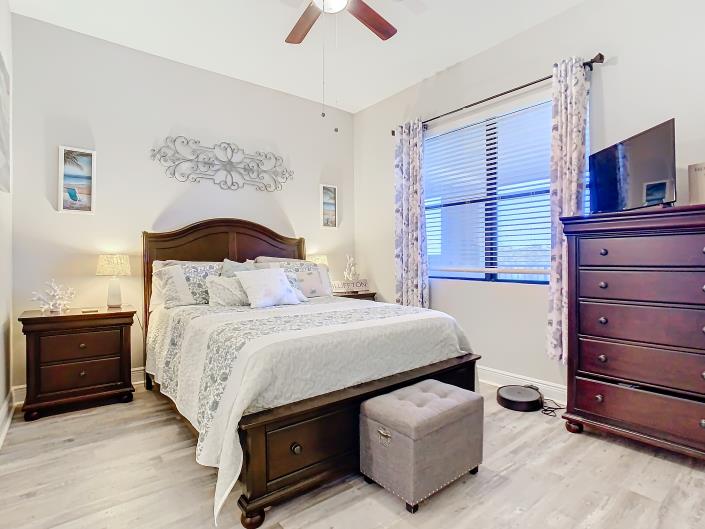 Image No.25-3 Bed Condo for sale