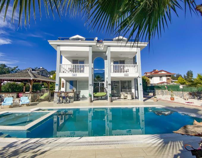 Image No.1-4 Bed Villa / Detached for sale