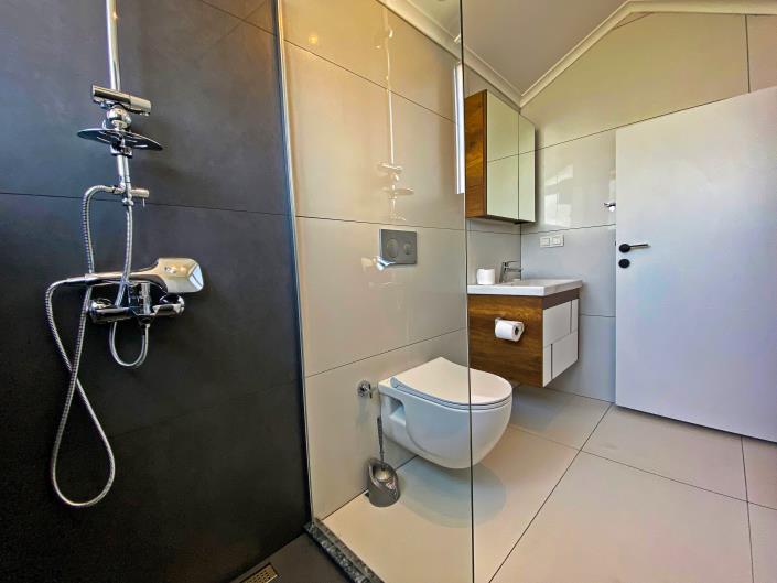 Image No.14-4 Bed Villa / Detached for sale