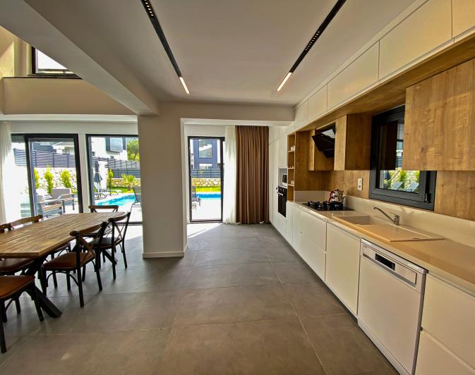 Image No.5-4 Bed Villa / Detached for sale