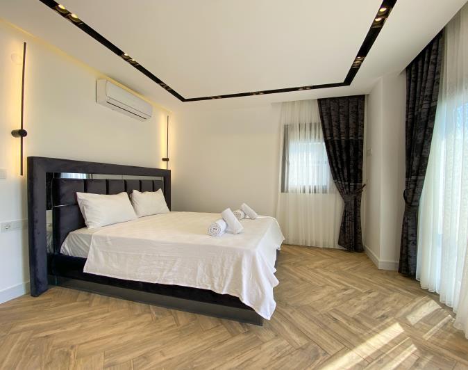 Image No.9-5 Bed Villa for sale