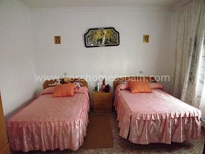 Image No.3-3 Bed Property for sale