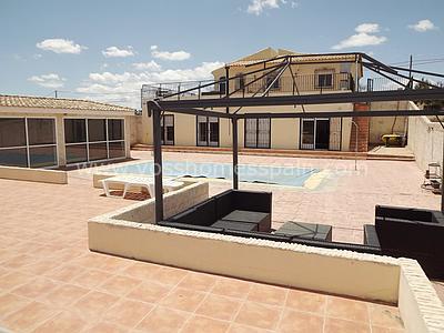 Image No.1-4 Bed Villa for sale