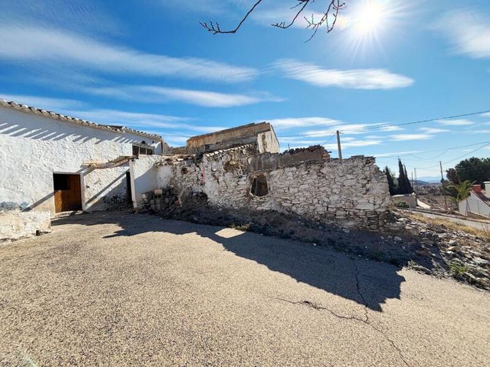 Image No.17-4 Bed Property for sale