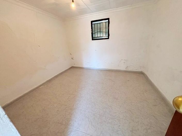 Image No.4-4 Bed Property for sale