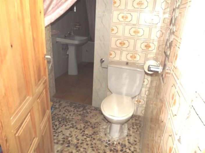 Image No.10-4 Bed Property for sale