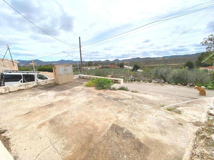 Image No.2-4 Bed Property for sale