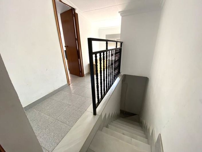 Image No.17-4 Bed Property for sale