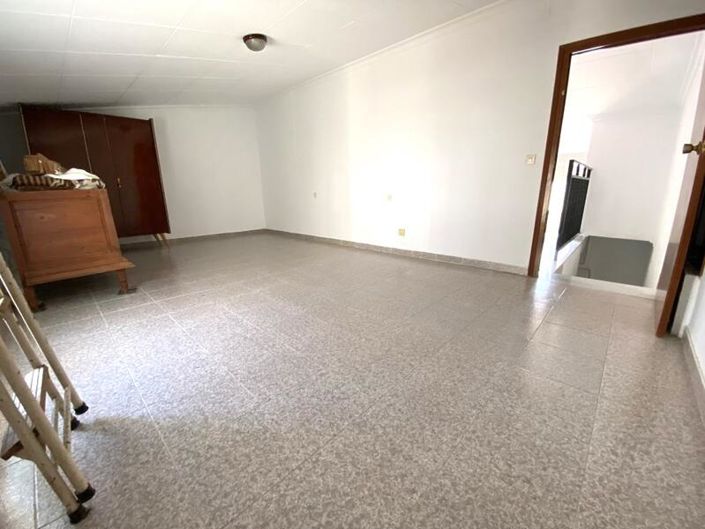 Image No.20-4 Bed Property for sale