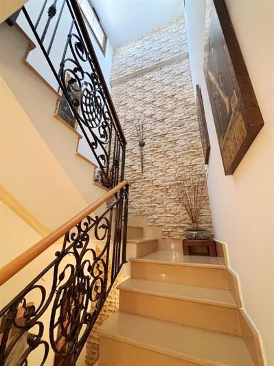 Image No.37-7 Bed Villa for sale