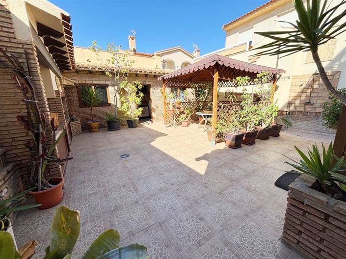 Image No.4-7 Bed Villa for sale