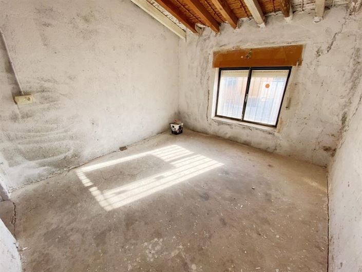 Image No.23-6 Bed Property for sale