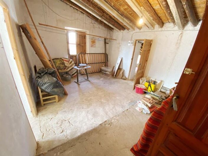 Image No.25-6 Bed Property for sale