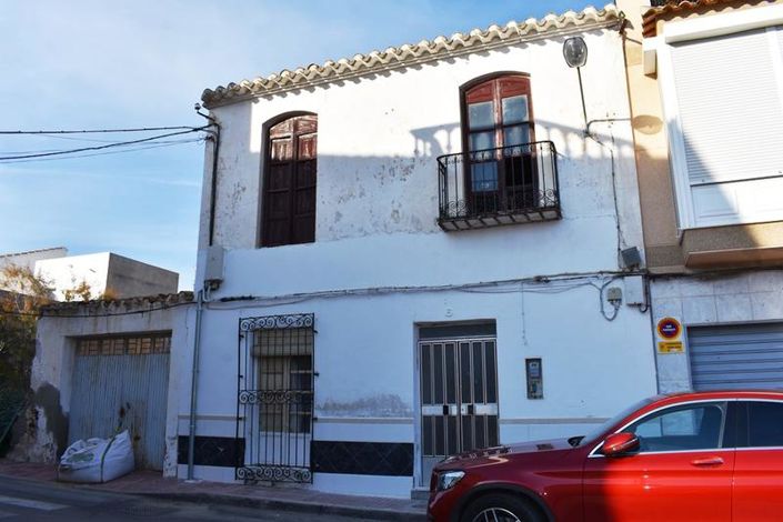 Image No.1-4 Bed Property for sale