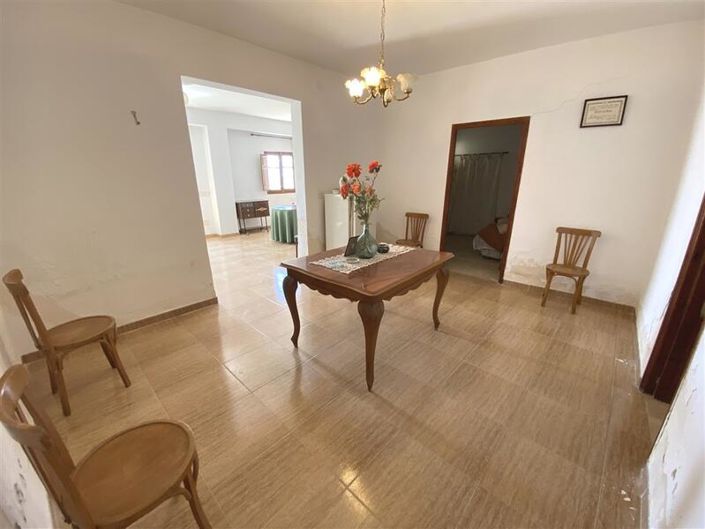 Image No.12-3 Bed Property for sale