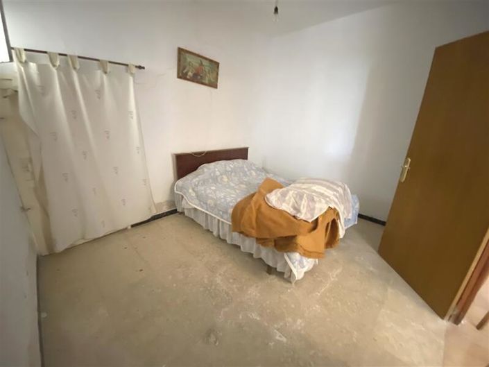 Image No.14-3 Bed Property for sale