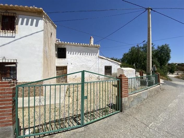 Image No.3-3 Bed Property for sale