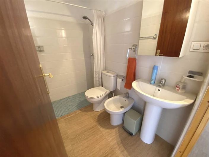 Image No.32-3 Bed Property for sale