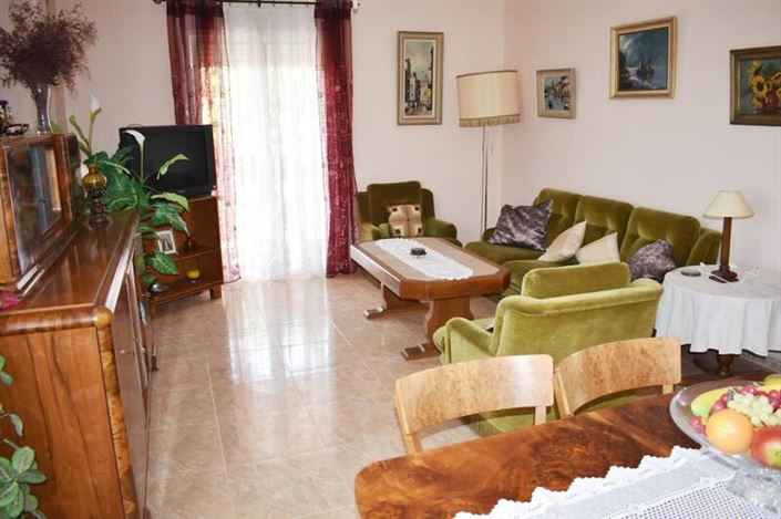 Image No.16-4 Bed Property for sale