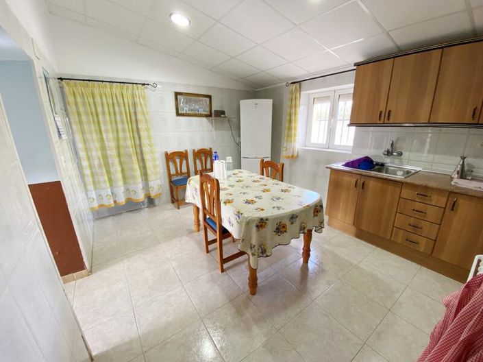 Image No.11-3 Bed Property for sale