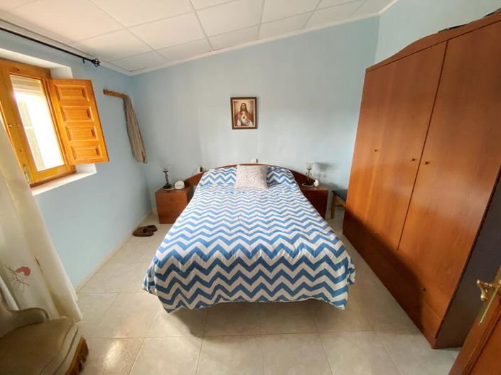 Image No.6-3 Bed Property for sale